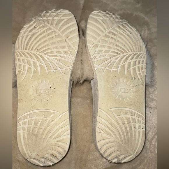 Great condition Ugg slides - Picture 2 of 2